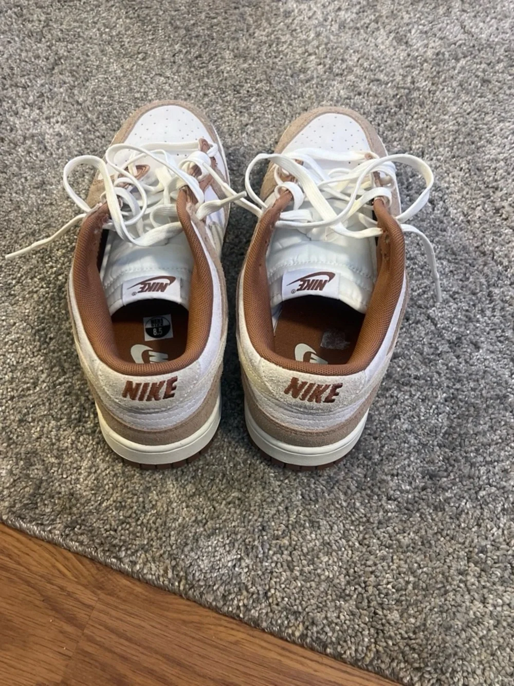 Nike Men’s Low-Top Sneakers in White, Cream, and Brown - Picture 2 of 4